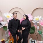 DI ATAS KATA GROOM AND BRIDE